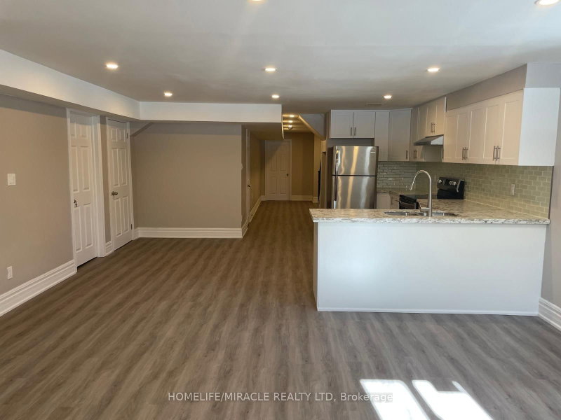 home for lease on 22 Boone Crescent