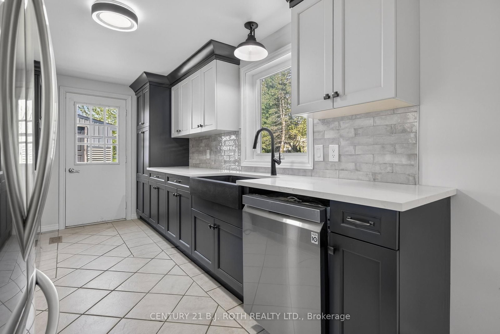 8 Belle Isle Arm • Innisfil, ON photo 24