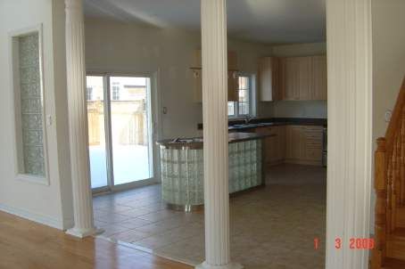 341 Kirkvalley Cres, Aurora, L4G7S1 | Image 2