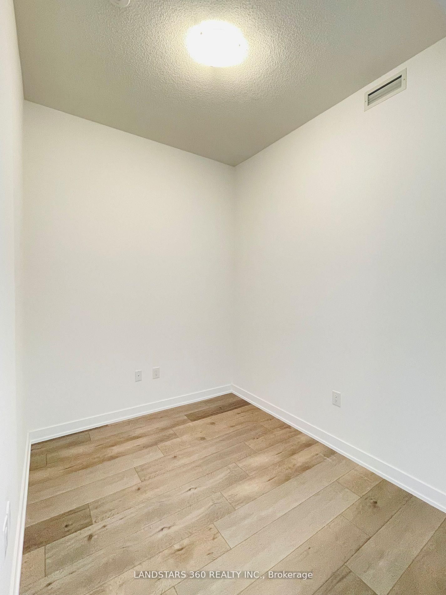 60 Honeycrisp Crescent, Unit 503 - Photo 8