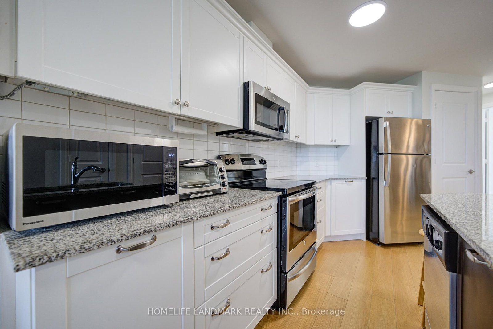 68 Main Street N • #618 • Markham, ON photo 15