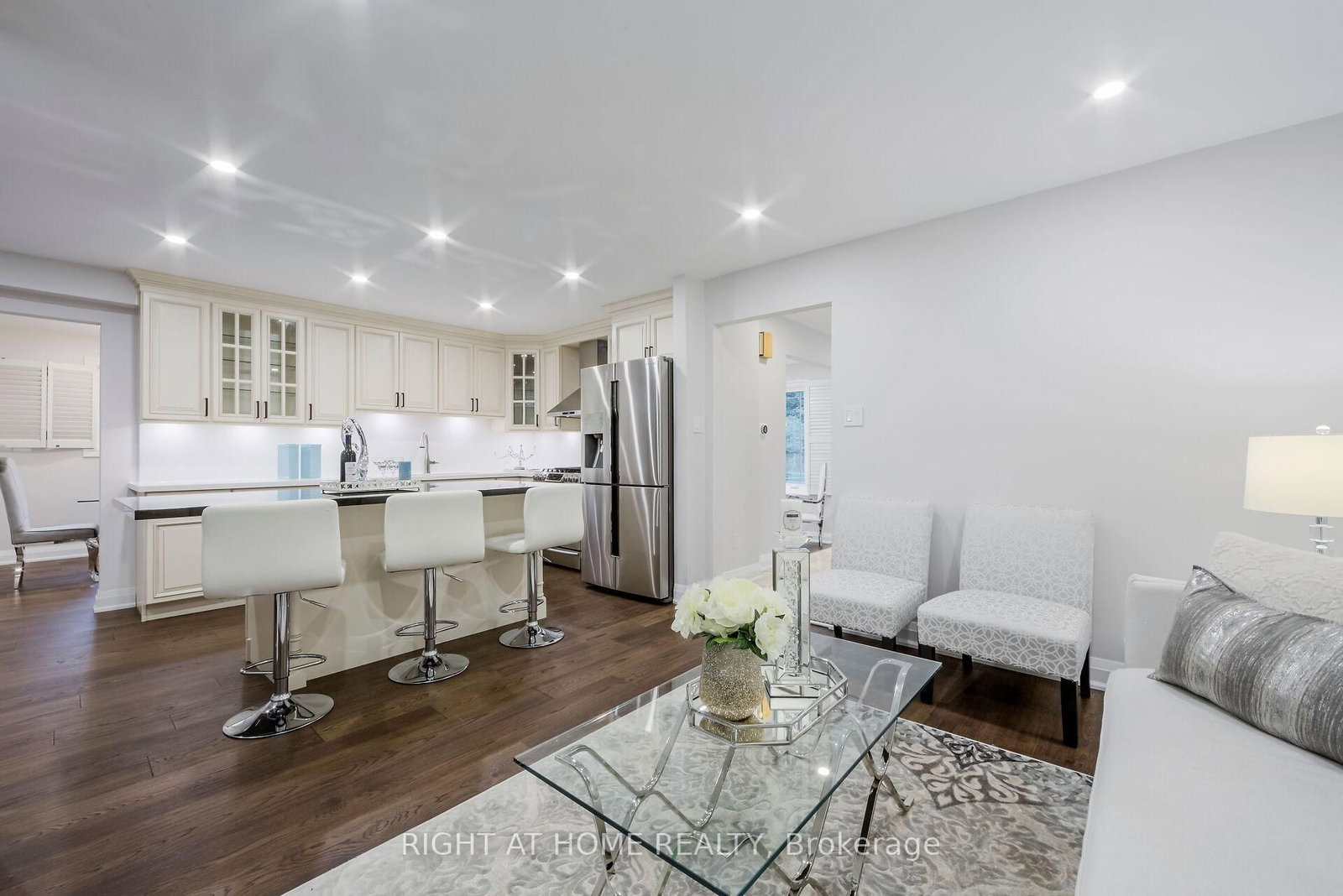 1 Tiffany Gate • Richmond Hill, ON photo 16