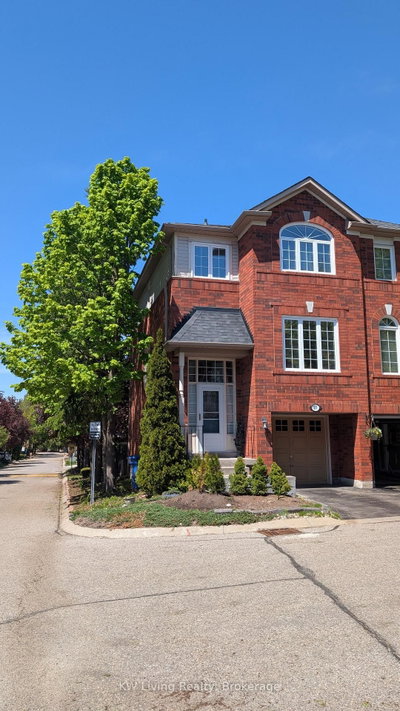 Townhouse, Condo in Aurora Highlands