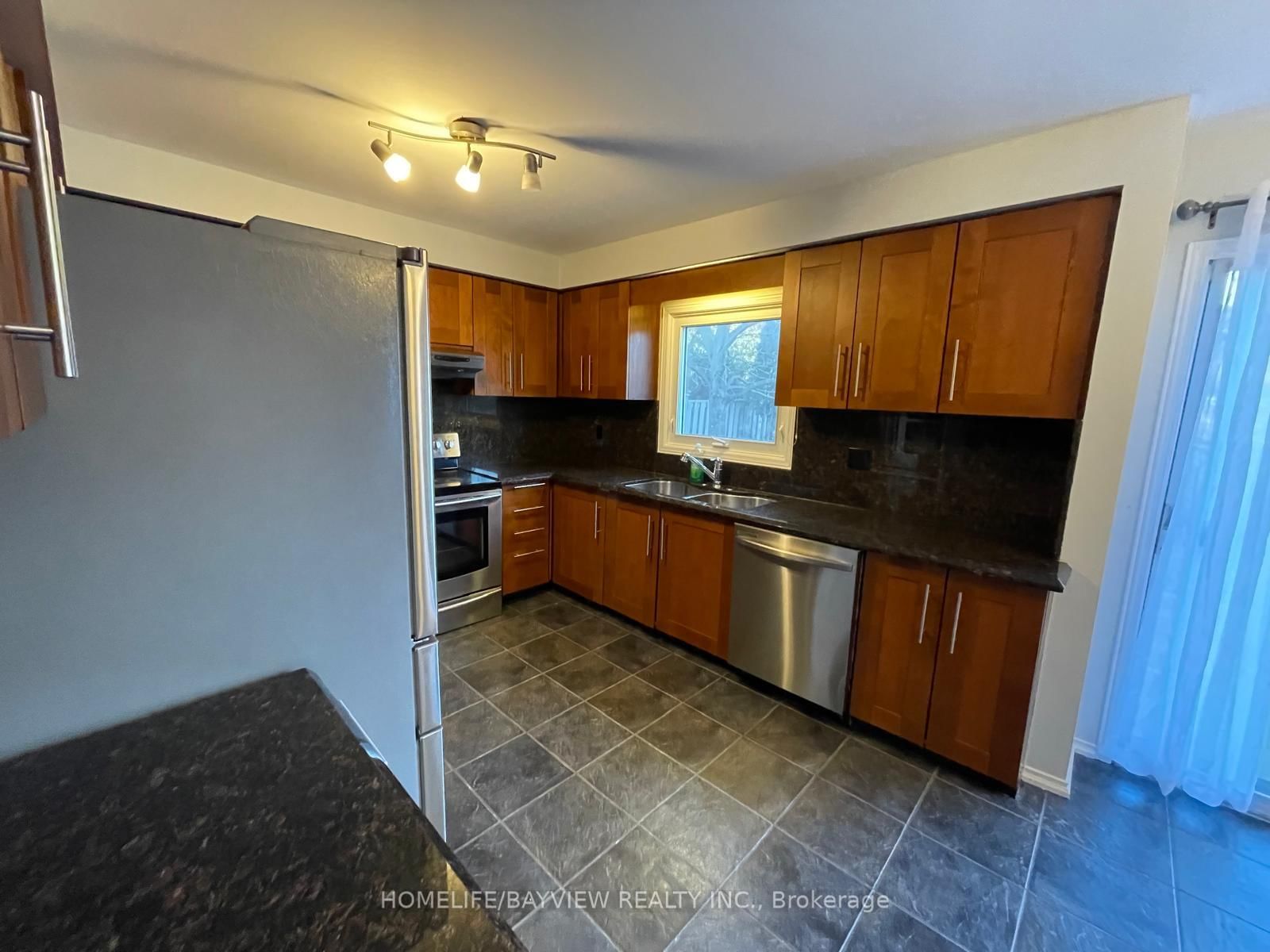 128 Heathwood Heights Drive • Aurora, ON photo 16