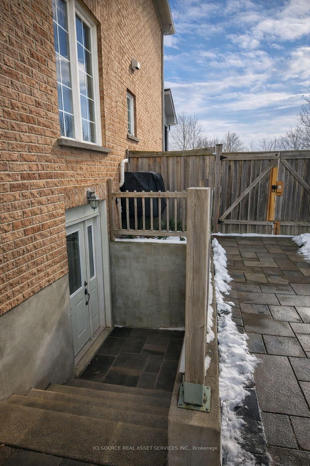 Basement Apartment - 109 Romance Drive, Richmond Hill