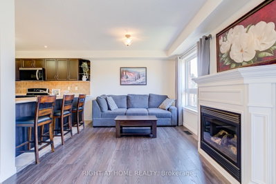 105 Hammill Heights • East Gwillimbury, ON photo 8