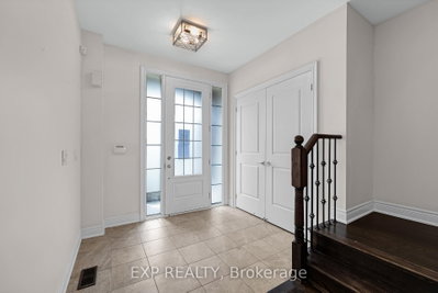 26 Mondial Crescent • East Gwillimbury, ON photo 4