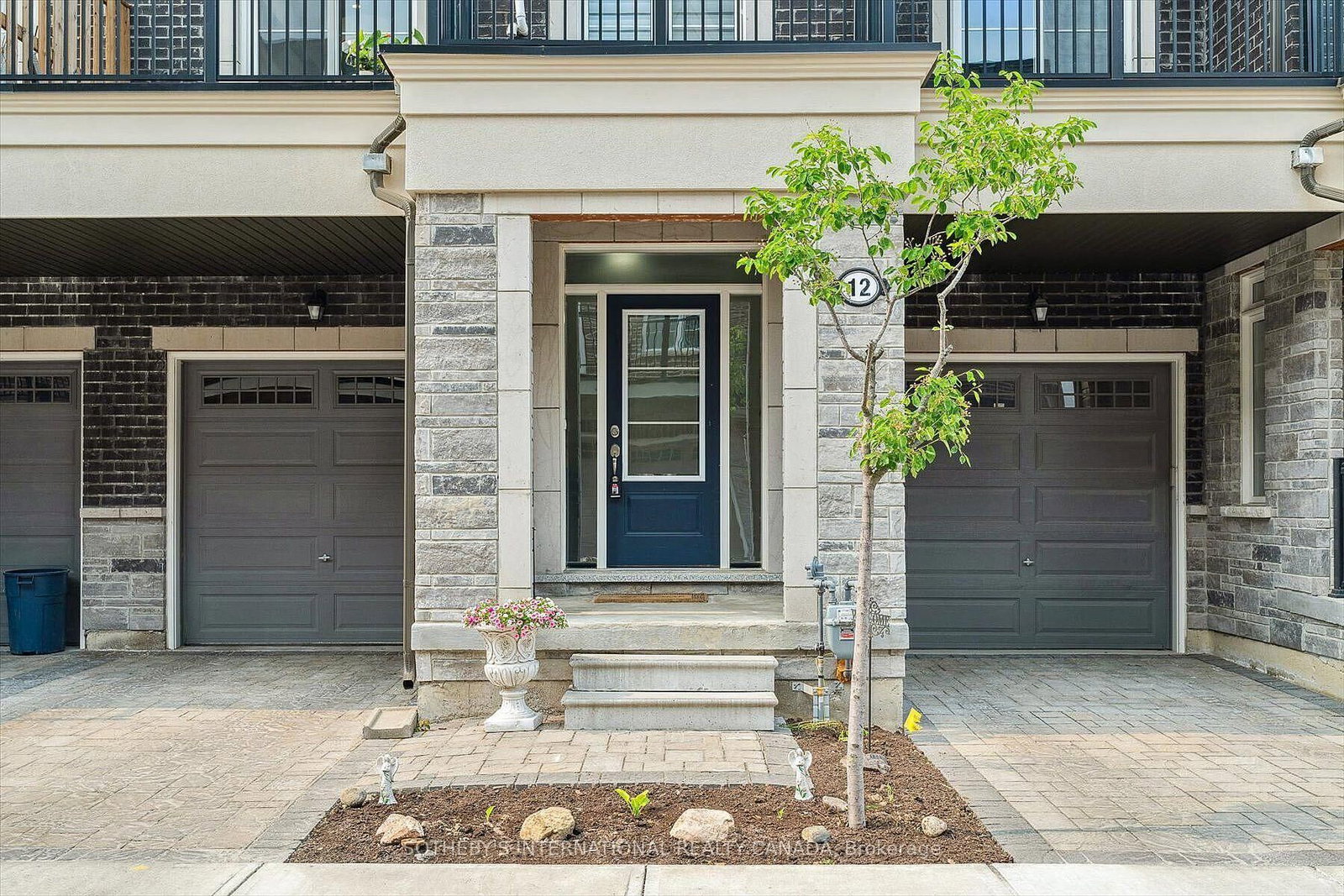 12 Deep River Lane S • Richmond Hill, ON photo 5