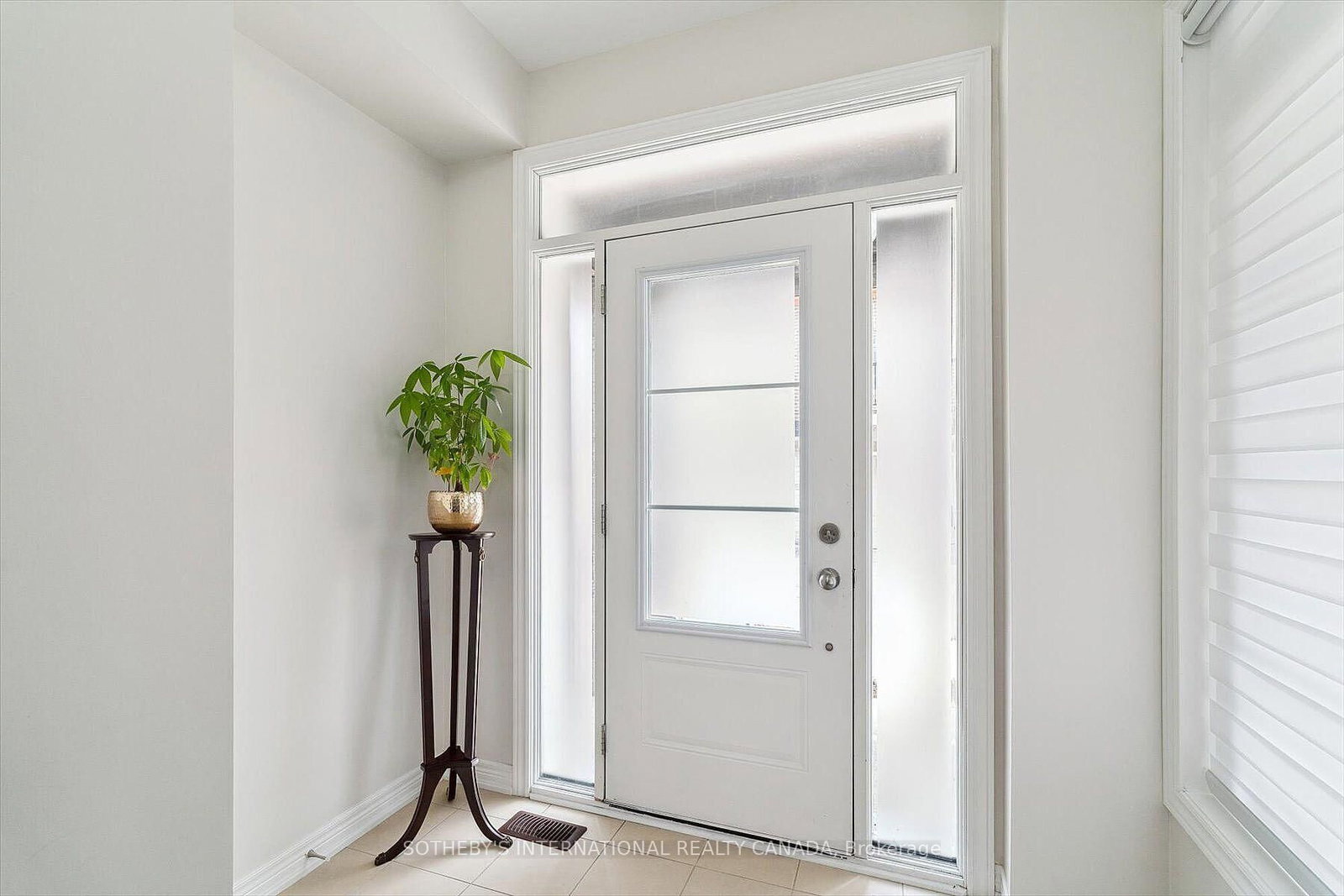 12 Deep River Lane S • Richmond Hill, ON photo 6