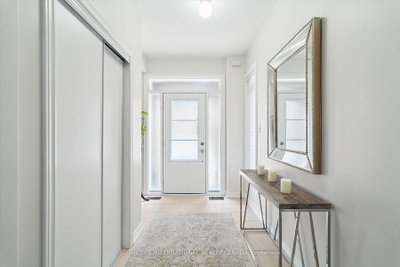 12 Deep River Lane S • Richmond Hill, ON photo 8