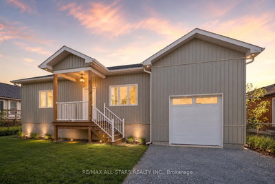 Detached House in Historic Lakeshore Communities