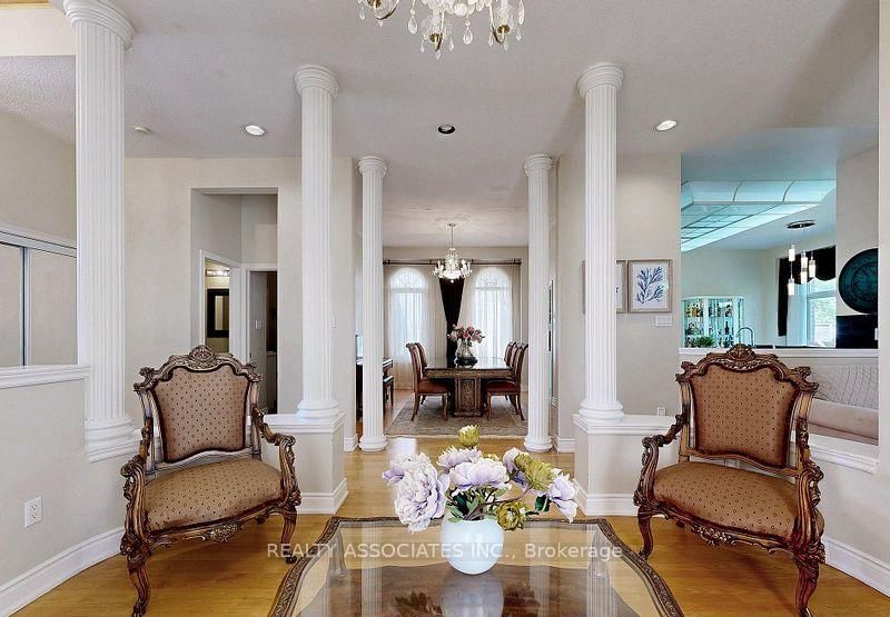 2 Lord Nelson Court • Richmond Hill, ON photo 14