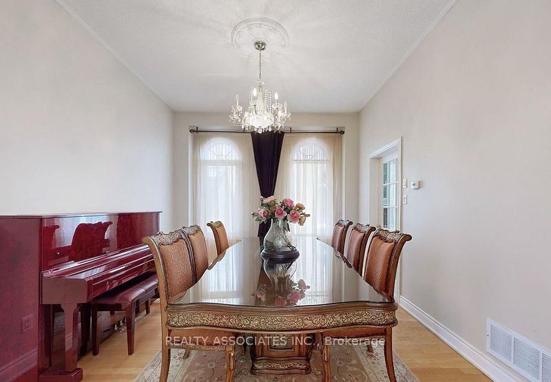 2 Lord Nelson Court • Richmond Hill, ON photo 15