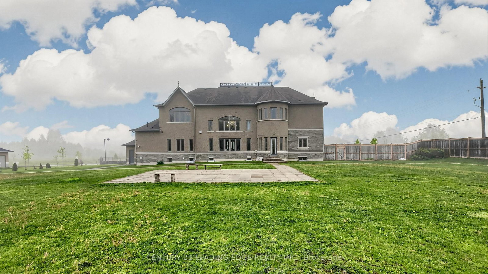 2 Sam Davis Court • Whitchurch-Stouffville, ON photo 3