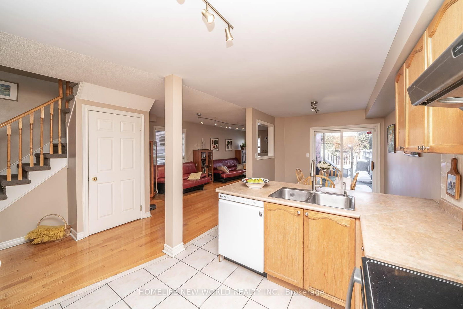 26 Cape Breton Court • Richmond Hill, ON photo 9