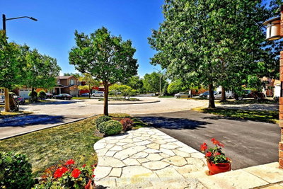 34 Pandora Court • Richmond Hill, ON photo 4
