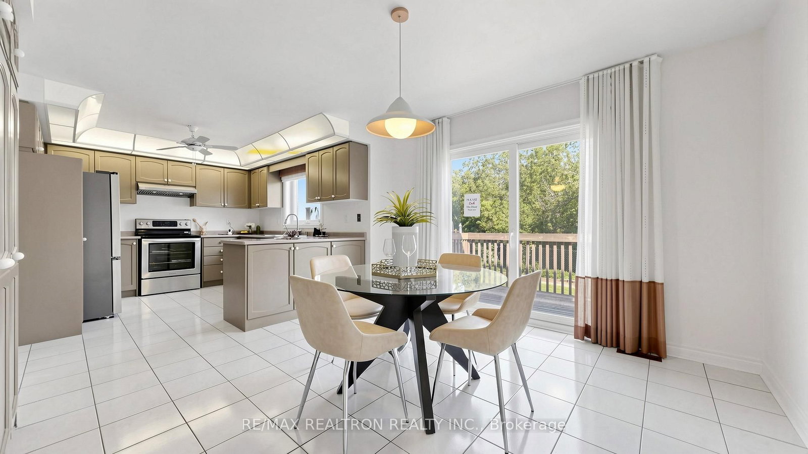 6 Loyal Blue Crescent • Richmond Hill, ON photo 13
