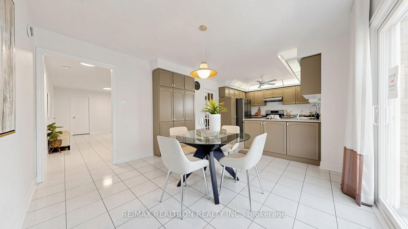 6 Loyal Blue Crescent • Richmond Hill, ON photo 14