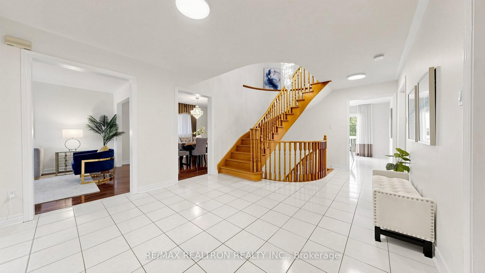6 Loyal Blue Crescent • Richmond Hill, ON photo 16