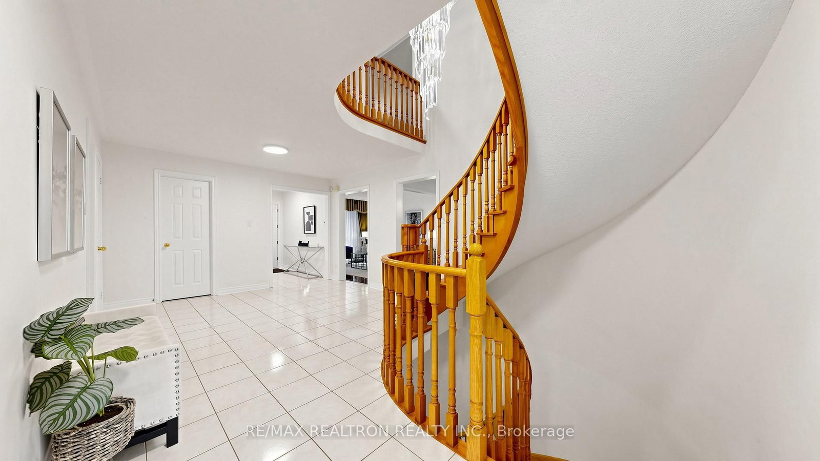 6 Loyal Blue Crescent • Richmond Hill, ON photo 17