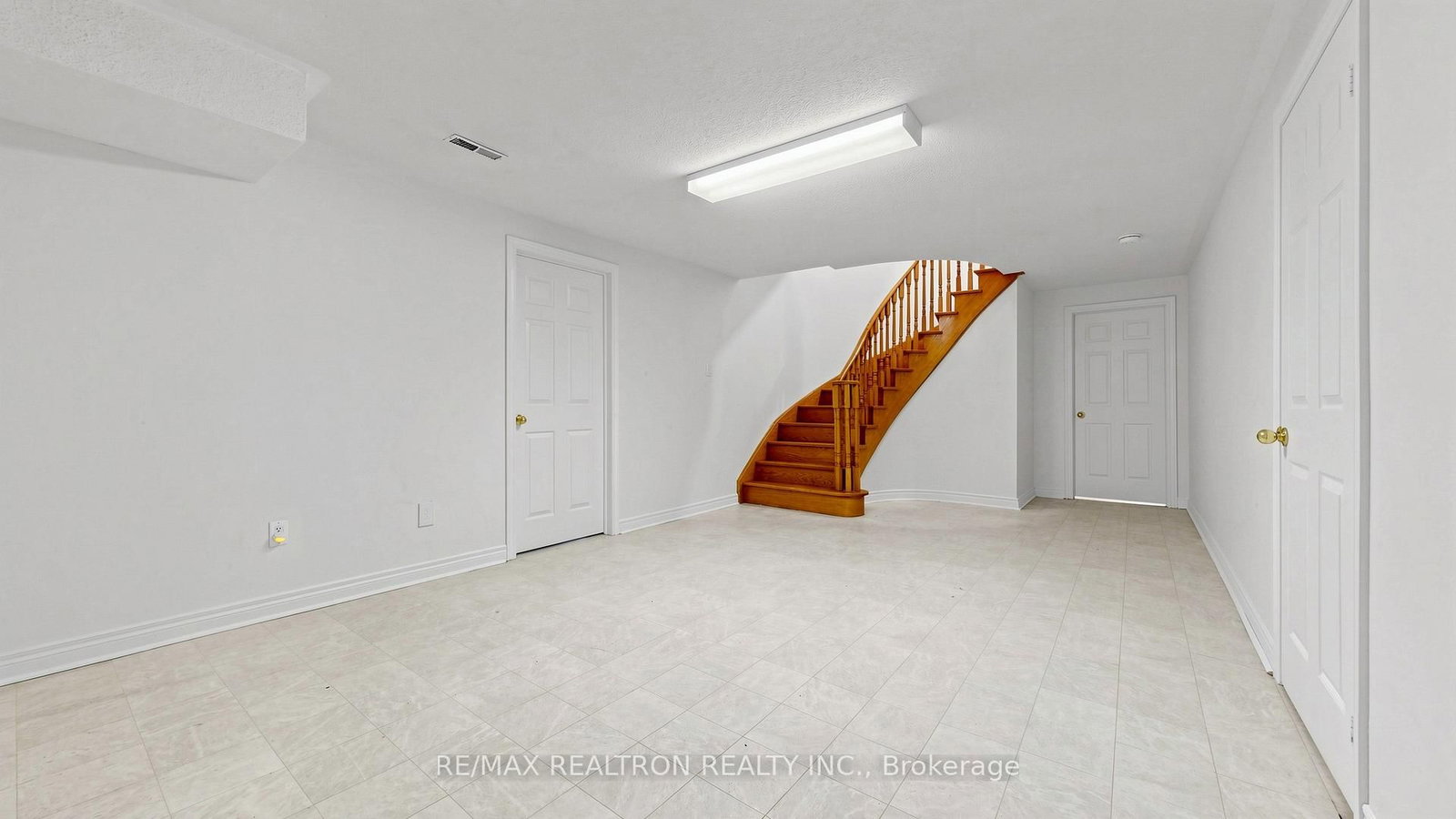 6 Loyal Blue Crescent • Richmond Hill, ON photo 37