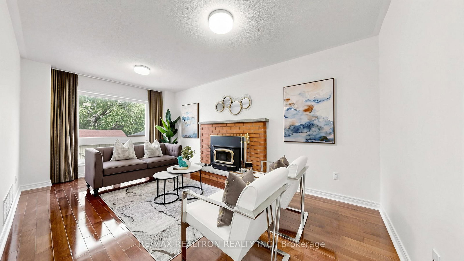 6 Loyal Blue Crescent • Richmond Hill, ON photo 9