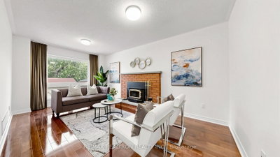 6 Loyal Blue Crescent • Richmond Hill, ON photo 9