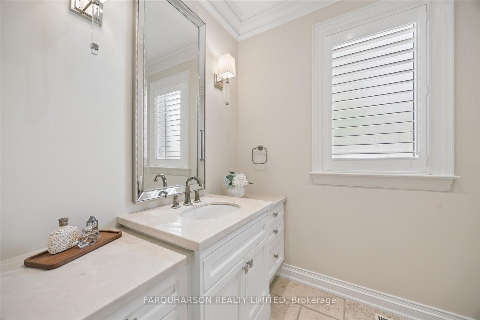 19 Glenhill Trail • Whitchurch-Stouffville, ON photo 11