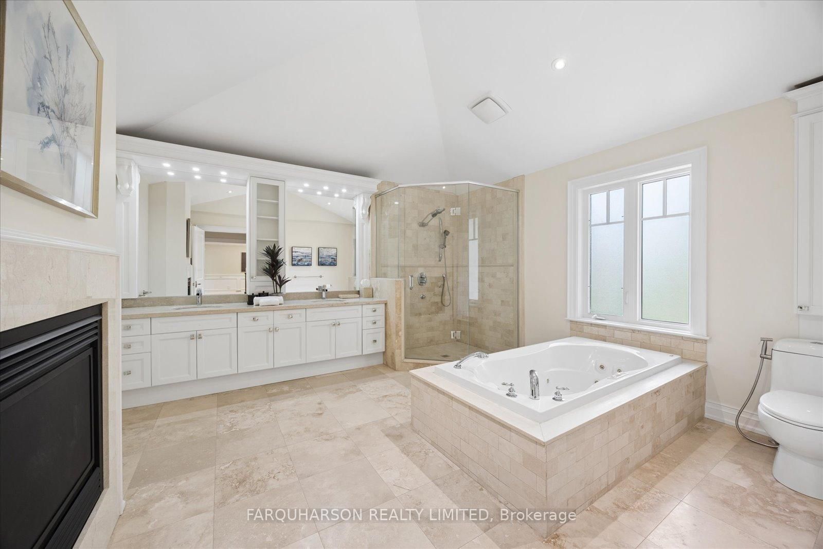 19 Glenhill Trail • Whitchurch-Stouffville, ON photo 14
