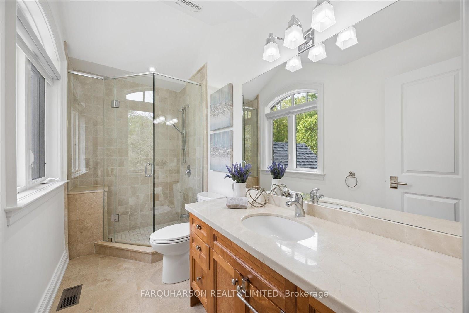 19 Glenhill Trail • Whitchurch-Stouffville, ON photo 16