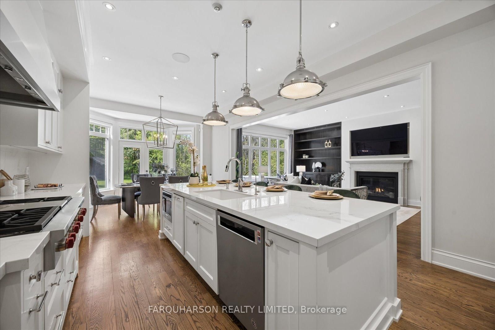 19 Glenhill Trail • Whitchurch-Stouffville, ON photo 4