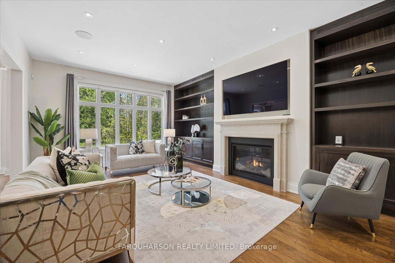 19 Glenhill Trail • Whitchurch-Stouffville, ON photo 6