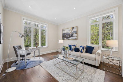 19 Glenhill Trail • Whitchurch-Stouffville, ON photo 9