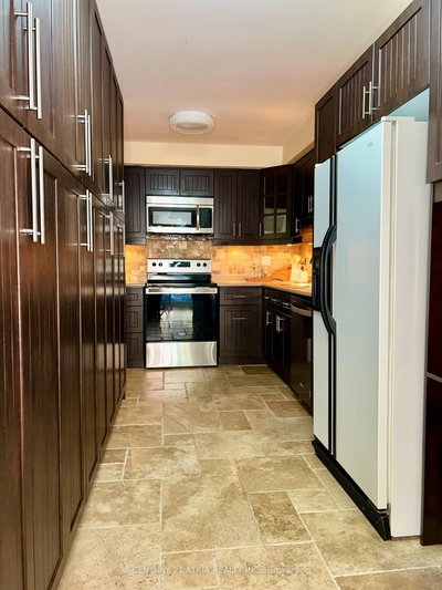 87 Avenue Road • Richmond Hill, ON photo 4