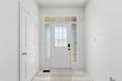 9 Port Arthur Crescent • Richmond Hill, ON photo 4