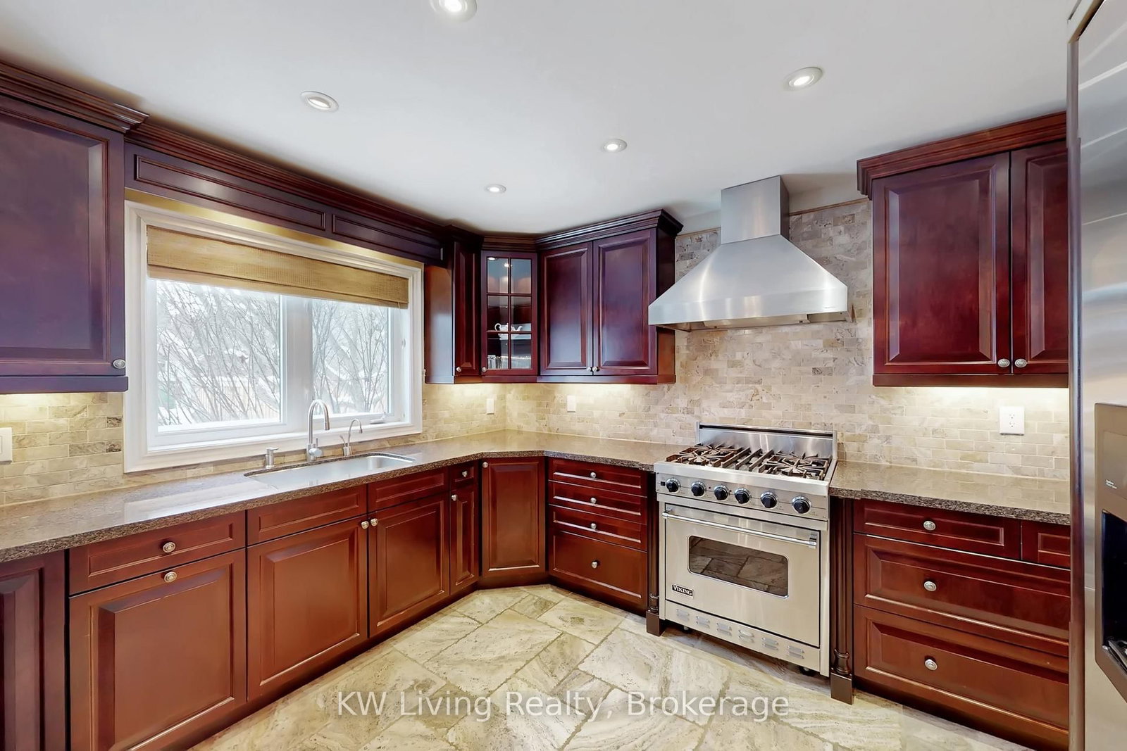 24 Highview Crescent • Richmond Hill, ON photo 6