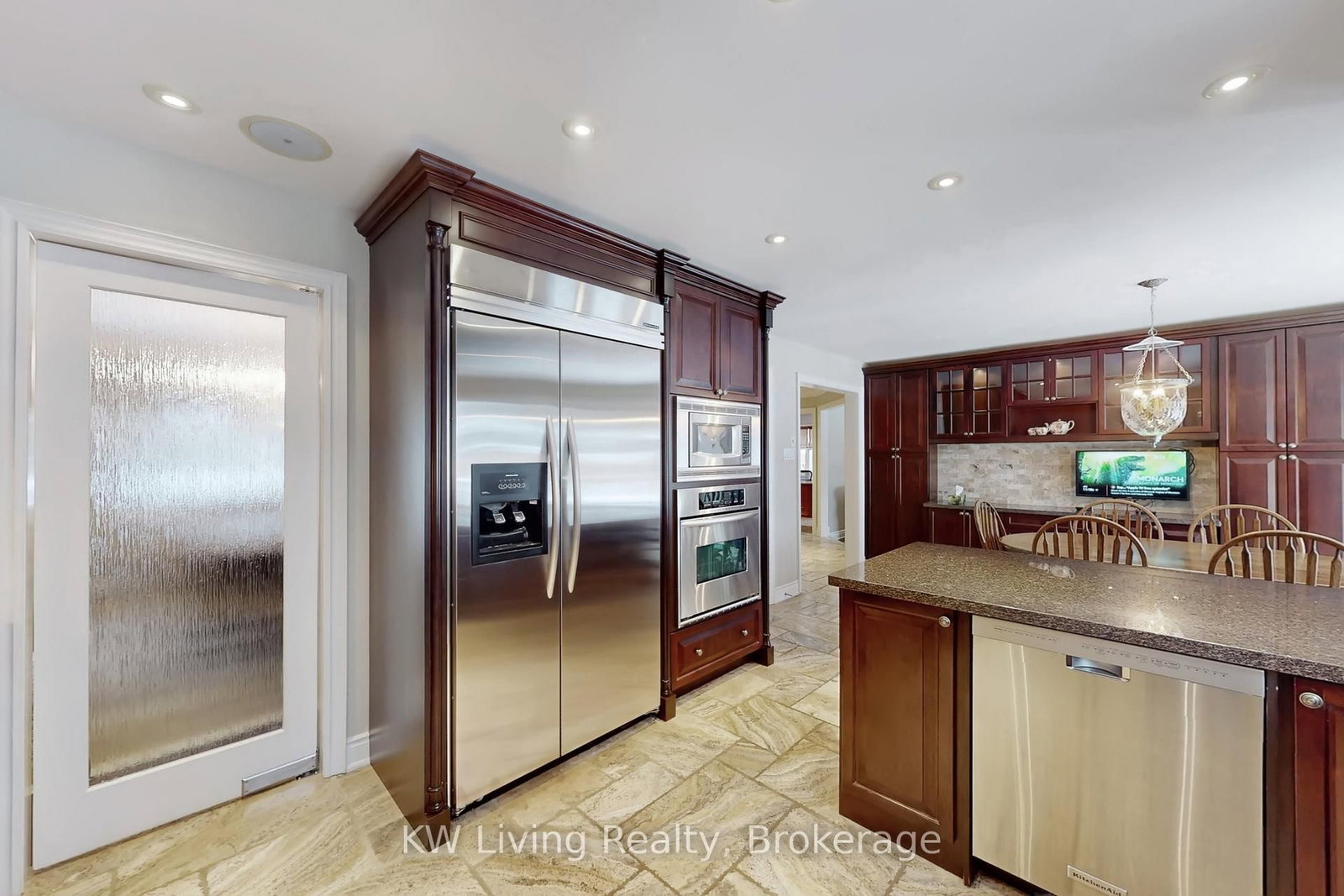 24 Highview Crescent • Richmond Hill, ON photo 8