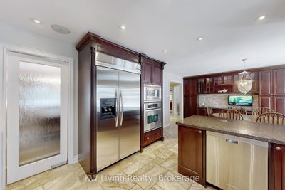 24 Highview Crescent • Richmond Hill, ON photo 8