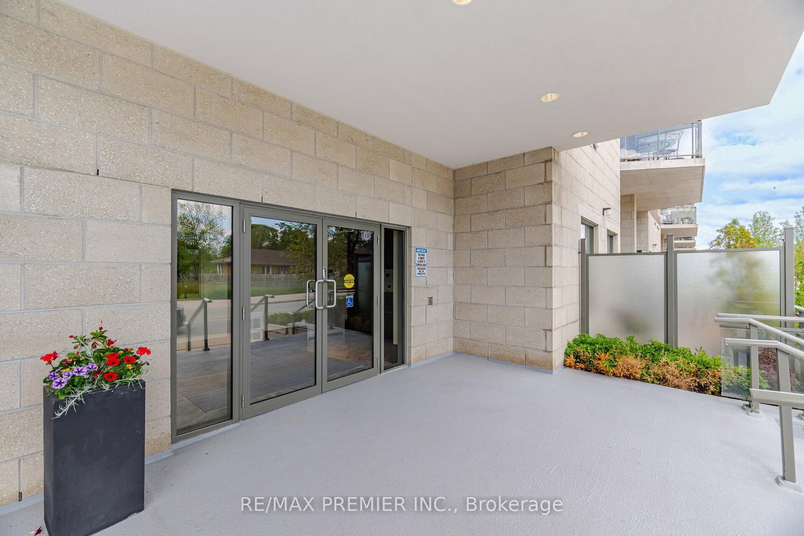 86 Woodbridge Avenue, Unit 305 - Photo 2