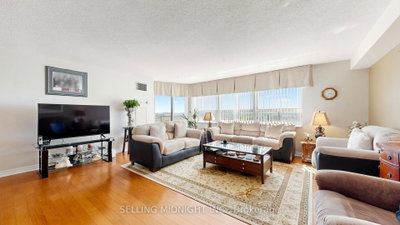 Unit 818 — 2 Raymerville Drive — photo 4