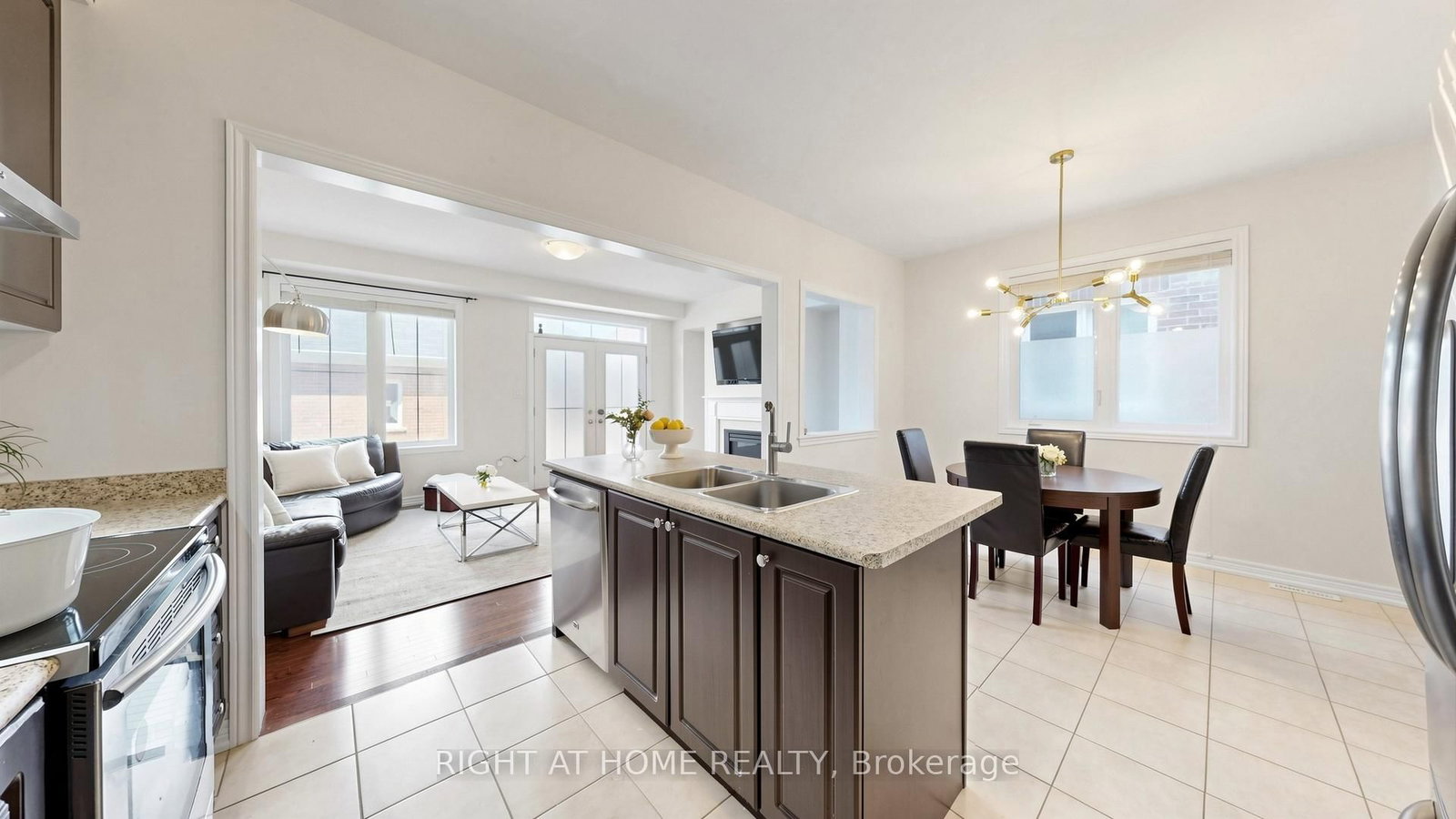 208 Cornell Park Avenue • Markham, ON photo 5