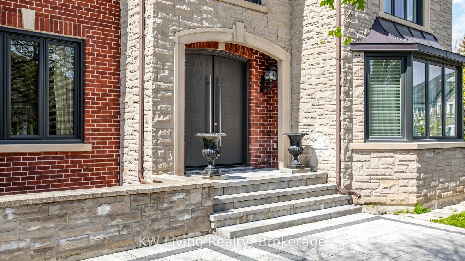 2 Cortina Court N • Richmond Hill, ON photo 6