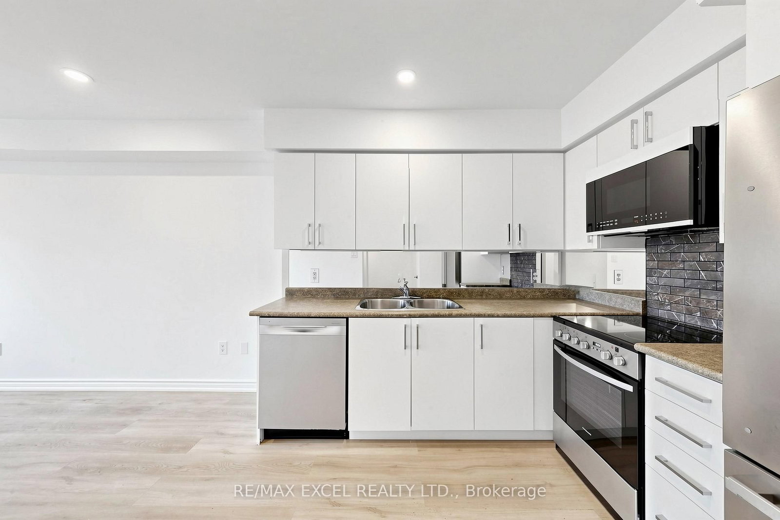 2285 Bur Oak Avenue, Unit 28 - Photo 12