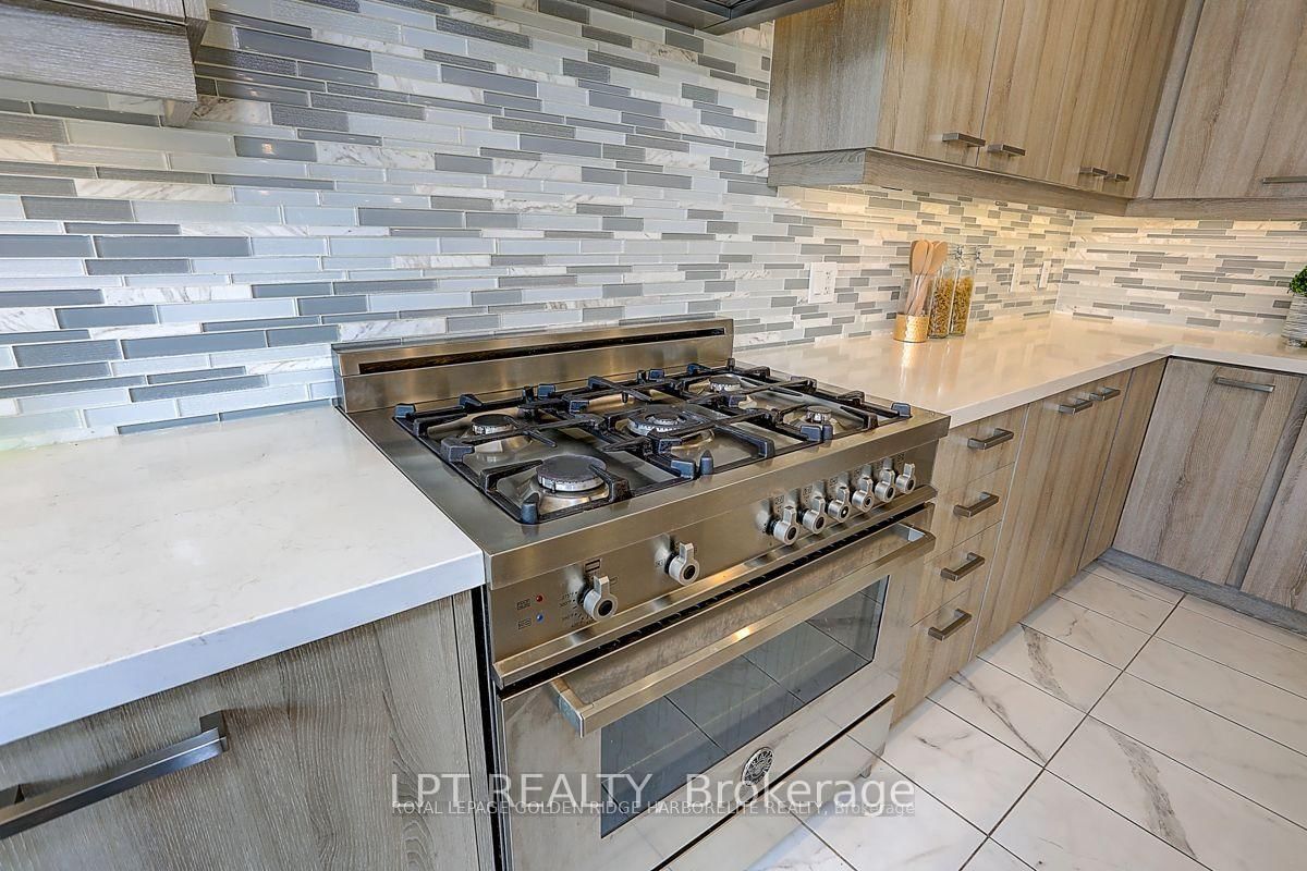 12 Baleberry Crescent • East Gwillimbury, ON photo 16