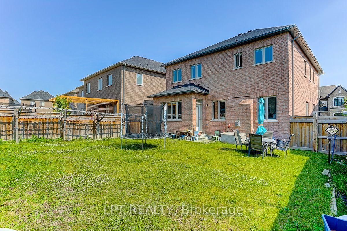 12 Baleberry Crescent • East Gwillimbury, ON photo 32
