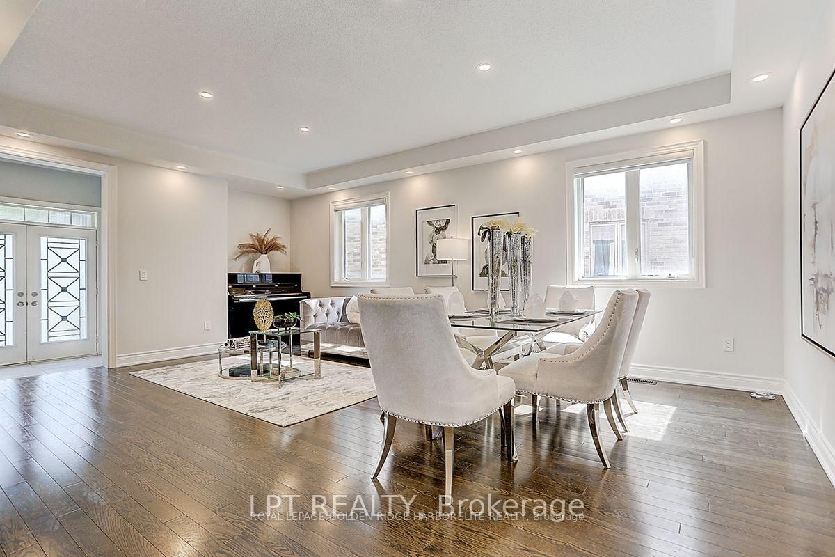 12 Baleberry Crescent • East Gwillimbury, ON photo 6
