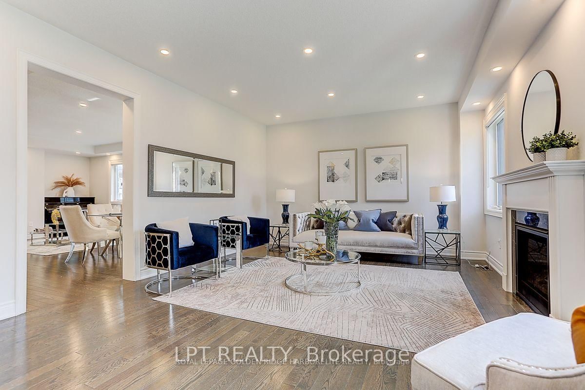 12 Baleberry Crescent • East Gwillimbury, ON photo 8