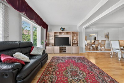 97 Yellowood Circle • Vaughan, ON photo 8