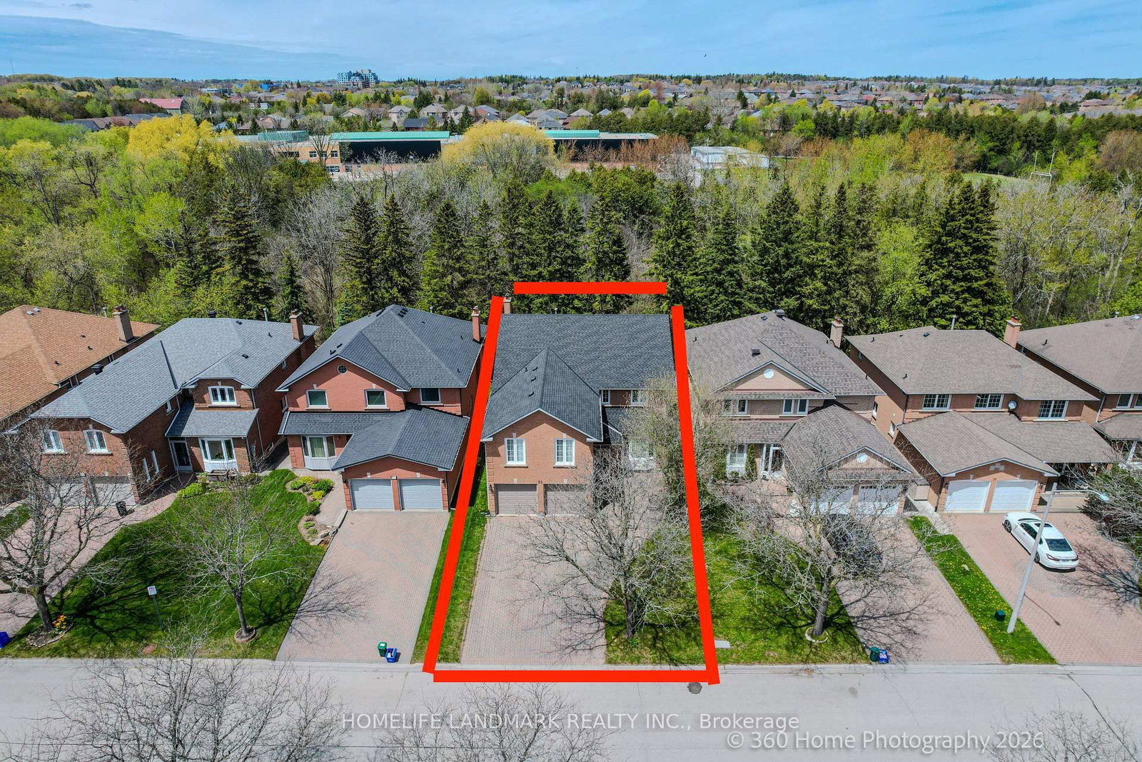 24 Loyal Blue Crescent • Richmond Hill, ON photo 2