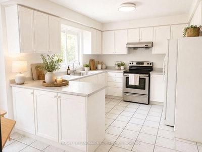 24 Loyal Blue Crescent • Richmond Hill, ON photo 8